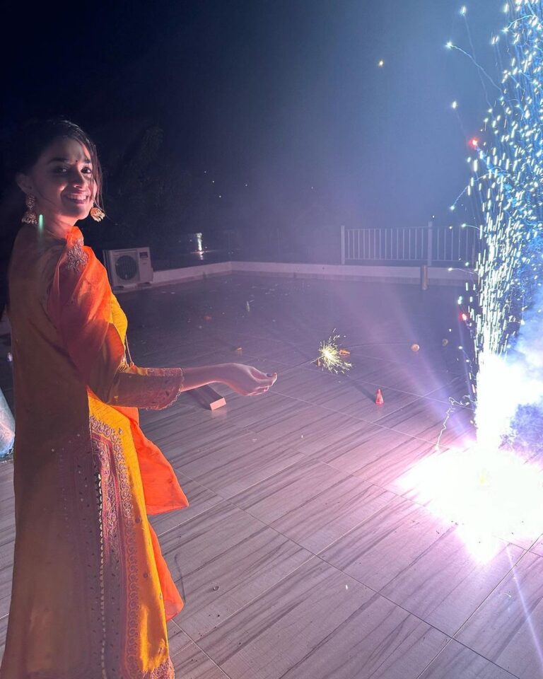 Keerthy Suresh Instagram - Diwali’ 2022 🎇🪔✨❤️ #HappyDiwali