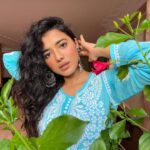 Ketika Sharma Instagram - Gucci bloom 🦋 📸- @shazzalamphotography #shotoniphone Some more in this chikankari kurta which I’m obsessed with 💁🏻‍♀️