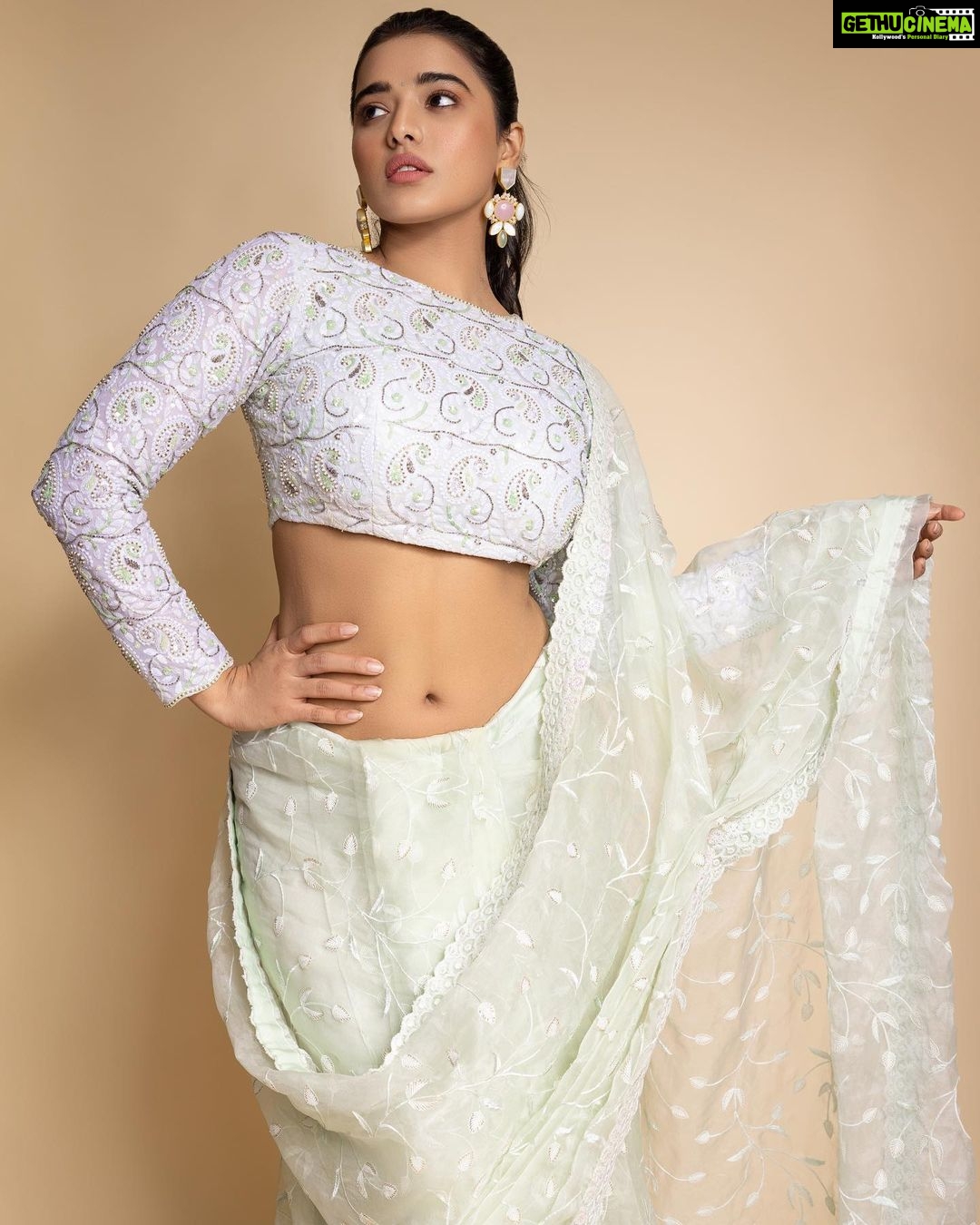 Ketika Sharma Instagram - She moves to her own music. Wearing @apekshathelabel Jewellery @houseofqc Styled by @rashmitathapa Styling team @aishwarya128 Shot by @pranav.foto #saree #throwback #trailer #launch #tb #green #cant #get #enough #styled #portraits #promotions #look #gratidão #loveandlight