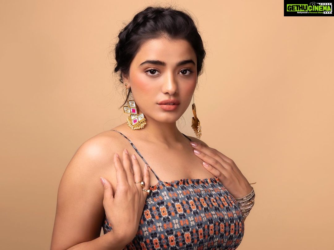 Ketika Sharma Instagram - Lakshya now on Aha 🎉🐒 @ahavideoin Styled by @rashmitathapa Shot by @pranav.foto Outfit @soupbysougatpaul Jewellery @baublebazaar.in from @zowed Wedding Lounge & Store HYDERABAD Makeup and hair @thimmapa #throwback #to #lakshya #promotions #look #ootd #colours #and #patterns #experimental #joyful #gratitude #loveandlight