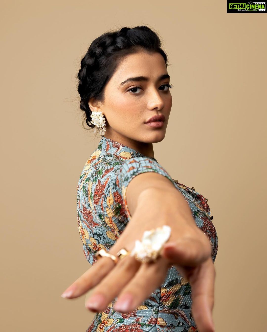 Ketika Sharma Instagram - I see you š Styled by @rashmitathapa Shot by @pranav.foto Outfit @soupbysougatpaul Jewellery @houseofdoro from @zowed Wedding Lounge & Store HYDERABAD Makeup and hair @thimmappa180 #lakshya #prerelease #event #ootd #love #elegant #poise #lovethelook #hairdo #indowestern #ethnic #hairbraids #gem #jewel #gratitude #loveandlight #pastels #for #the #win