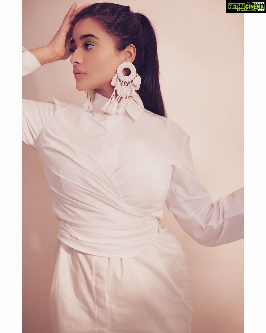 Ketika Sharma Instagram - Just @rashmitathapa doing her 🪄things and @arifminhaz adding a whole new edge #talentedpeople 🤷🏼♀️ Wearing @anysaofficial X @new_sense_branding Jewellery @knnotcase X @zowed_hyderabad Photo Asst @thejaswitanneru Styling team @aishwarya128 #high #fashion #styled #look #monochrome #moodboard #shoot #and #portraits #monochromatic #looks #white #and #green #sharp #promotional #look #throwback