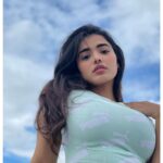 Ketika Sharma Instagram - Hi ⛅️ #clouds #clearsky #peaceful #beautiful #portrait #mood #grateful #loveandlight