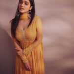 Ketika Sharma Instagram - A golden state of mind 👑 Wearing @issadesignerstudio Styled by @rashmitathapa 💛 Styling team @aishwarya128 💛 Shot by @arifminhaz 🔥 Photo Asst @thejaswitanneru Jewellery @spillthebead #anarkali #anarkalisuits #ethnicwear #yellow #my #happy #colour #styled #for #rangarangavaibhavanga #promotions #throwback #loveandlight