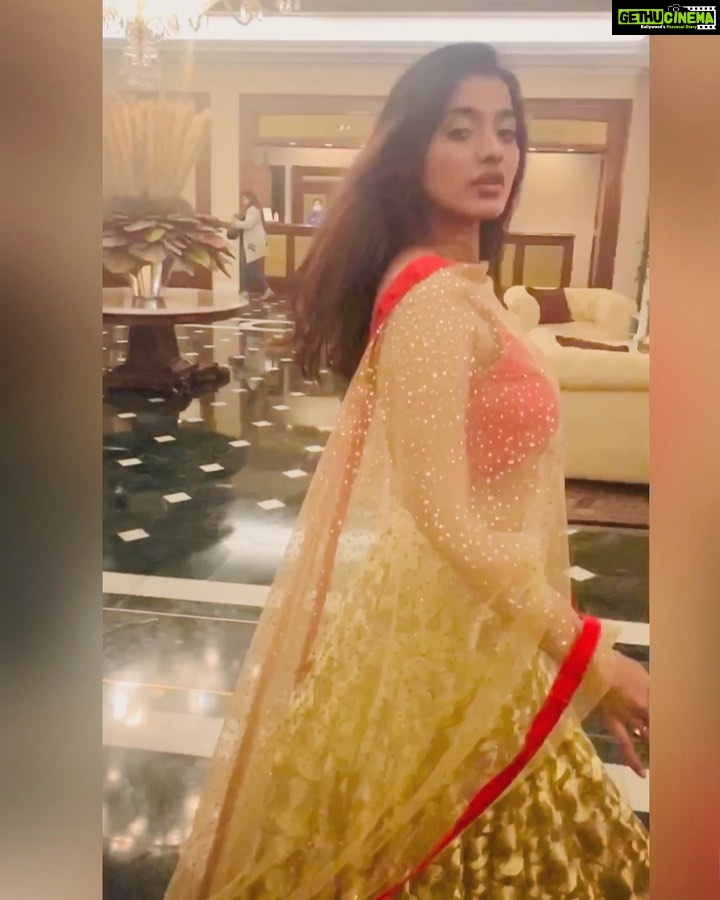 Ketika Sharma Instagram - A little Golden , A little Filmy ππ»ββοΈ #throwback #goodtime #gold #red #fav #combo #filmy #ladki #forever #mood #instavideo #everygreen #bollywoodsongs #vibes #instagood #gratitude #loveandlight