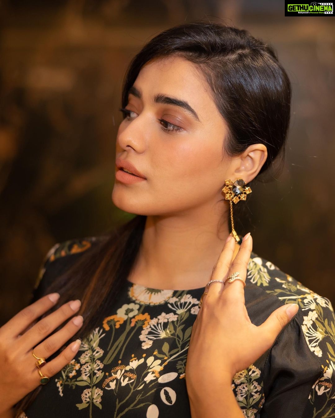 Ketika Sharma Instagram - Happy Pongal 🤗 Styled by @rashmitathapa Shot by @pranav.foto Outfit @soupbysougatpaul Jewellery by @esmecrystals from @zowed Wedding Lounge & Store HYDERABAD #throwback #styled #promotion #looks #tb #events #black #never #lets #you #down #indowestern #interesting #ootd #grateful #loveandlight