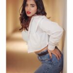 Ketika Sharma Instagram - 🦋 Styled by @rashmitathapa Photographed by @pranav.foto Accessories by @kalon_artjewellery #throwback #styled #redlips #nevergowrong #gratitude #loveandlight
