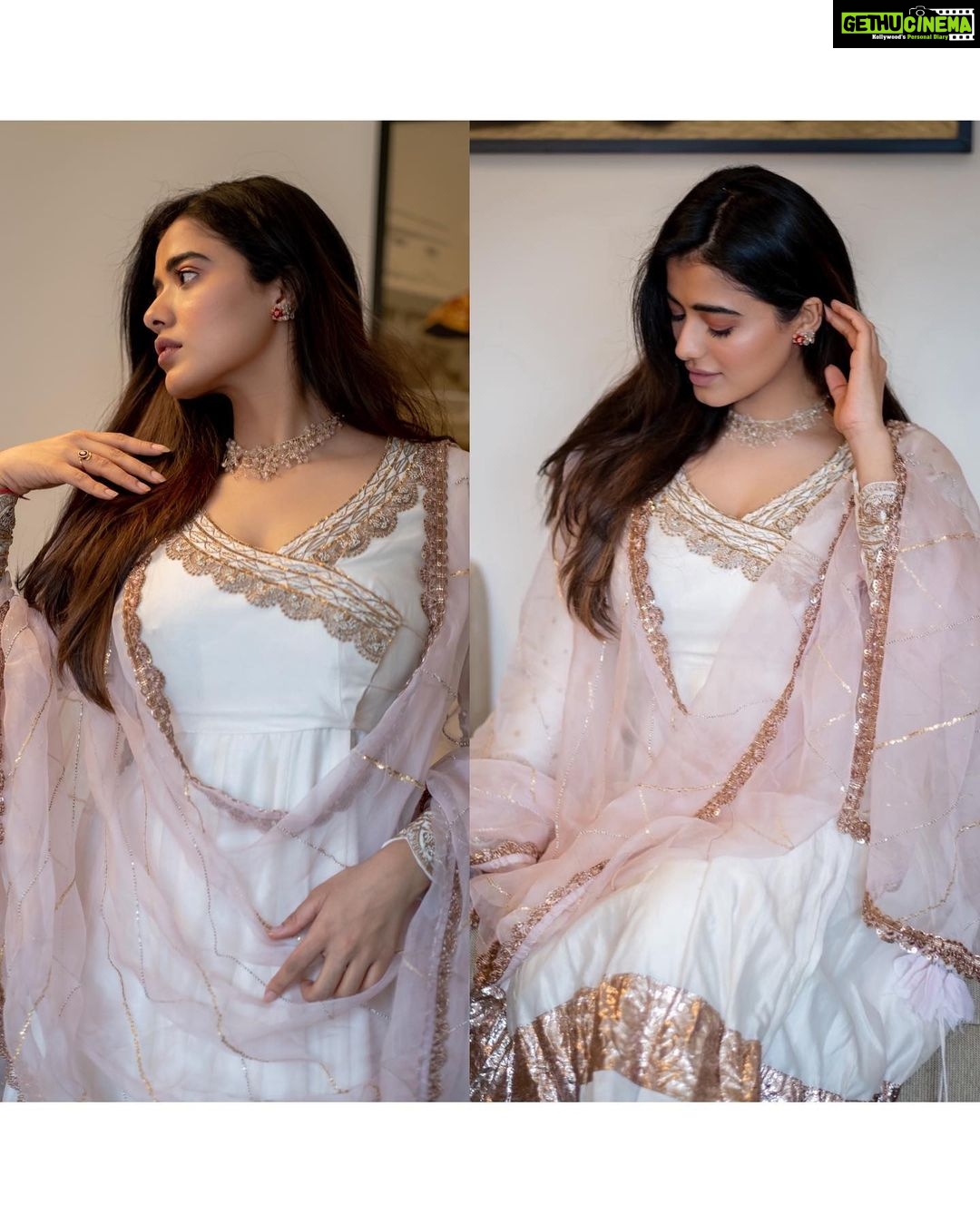 Ketika Sharma Instagram - Metanoia π§Ώπβ£οΈ Outfit by @khushburathodlabel π accessories by @spillthebead π₯ Styled by @rashmitathapa β€οΈ πΈ by @pranav.foto ππ½ #instagram #instagood #regal #outfits #events #lookoftheday #mood #white #rosegold #beads #love #light #peace #gratefrul #gratidao