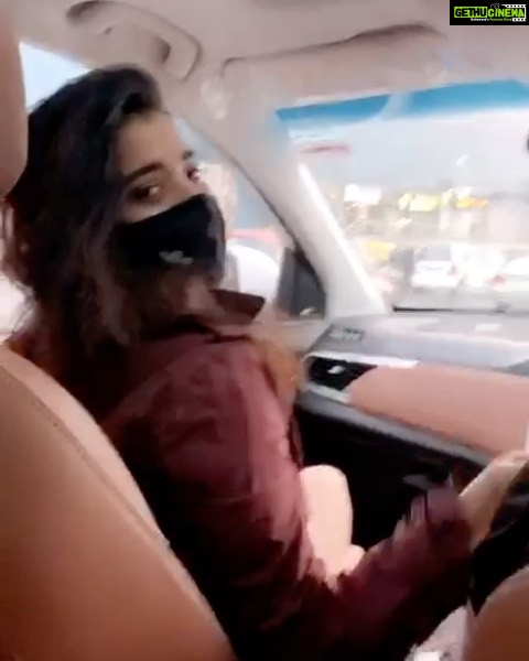Ketika Sharma Instagram - Y’all know me 💁🏻♀️ GET WITH IT coz ‘ Dil tuh pagal hai ‘ 🦦 P.S - @zinankitasehgal @narayaniprakashsingh miss you guys 😘❤️ see how I got not chill 🤟🏼 #with #the #mask #this #time #my #friends #got #to #deal #with #my #monkey #bussiness #nuisance #continues #car #drives #fav #thing #throwback #instavideo #instamood #because #gedi #besttime #gratidão #gratefulheart #loveyouall #loveandlight