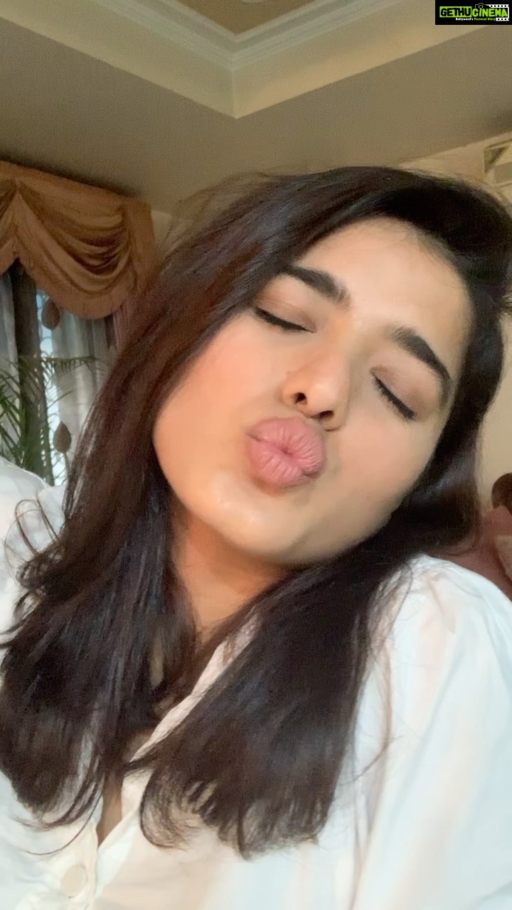 Ketika Sharma Instagram - Welcome to a casual singing Karaoke Sess , I know it’s been a while ❤️😘 love you guys much much so much ❣️