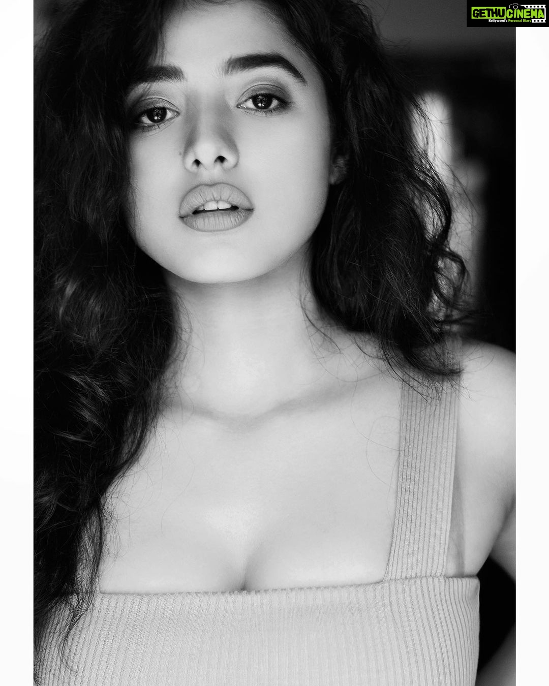 Ketika Sharma Instagram - Black and white or colour ? πΈ- @shazzalamphotography π₯π₯ #dual #closeup #beauty #portrait #blackandwhite #colour #shadesofnude #ombre #lipshade #lovely #shot #throwback #lovethis #loveyourself #gratitude #grateful #loveandlight