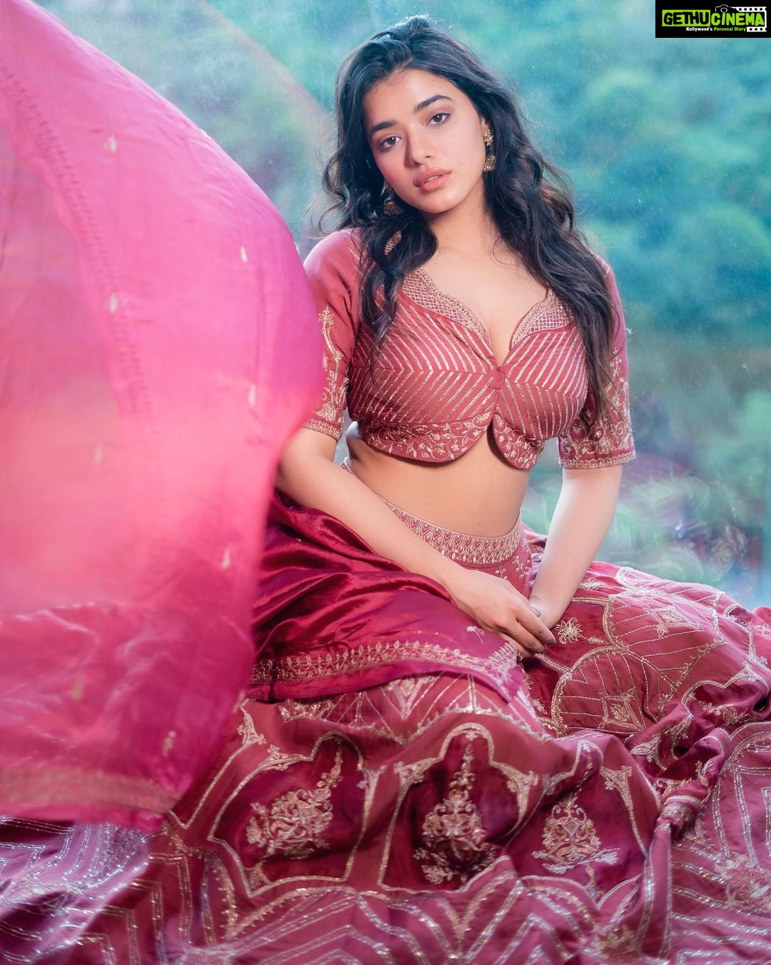 Ketika Sharma Instagram - flower anukuntunava? 🔥! Outfit - @tanva_by_deepika Photography - @they_call_me_keshu Stylist - @sandhya__sabbavarapu Styling team - @team_sandhya @rashmi_angara @thumu_bhavana @sirichandana_medi Makeup and hair - @makeuphairbyrahul #lehenga #giving #me #all #the #feels #rangarangavaibhavanga #promotions #on #full #swing #good #vibes #grateful #loveandlight #rrv