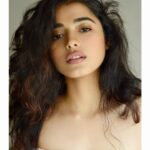 Ketika Sharma Instagram - “I’m sorry I don’t have the time to hate you or dwell on our past , I’m too busy watering my flowers and making sure they get enough sunlight to grow .” - ROBERT.M.DRAKE @rmdrk 📸- @shazzalamphotography 🔥🌸 #rmdrake #love #his #quotes #selfcare #selflove #growth #positivity #selfnurture #portraitphotography #nudepink #my #soul #colour #happysunday #gratitude #grateful #loveandlight