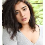 Ketika Sharma Instagram - Your aura , your space is precious , Protect it 🌻 📸 @shazzalamphotography ✨ #positivequotes #selflove #portrait #naturallook #hair #on #point #walk #away #from #toxic #shit #positivevibes #only #please #loveandlight