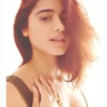 Ketika Sharma Instagram - 🌻🦋🌞 📸- @shazzalamphotography 🔥 #morning #post #portrait #portraitphotography #positivequotes #month #end #grateful #loveandlight