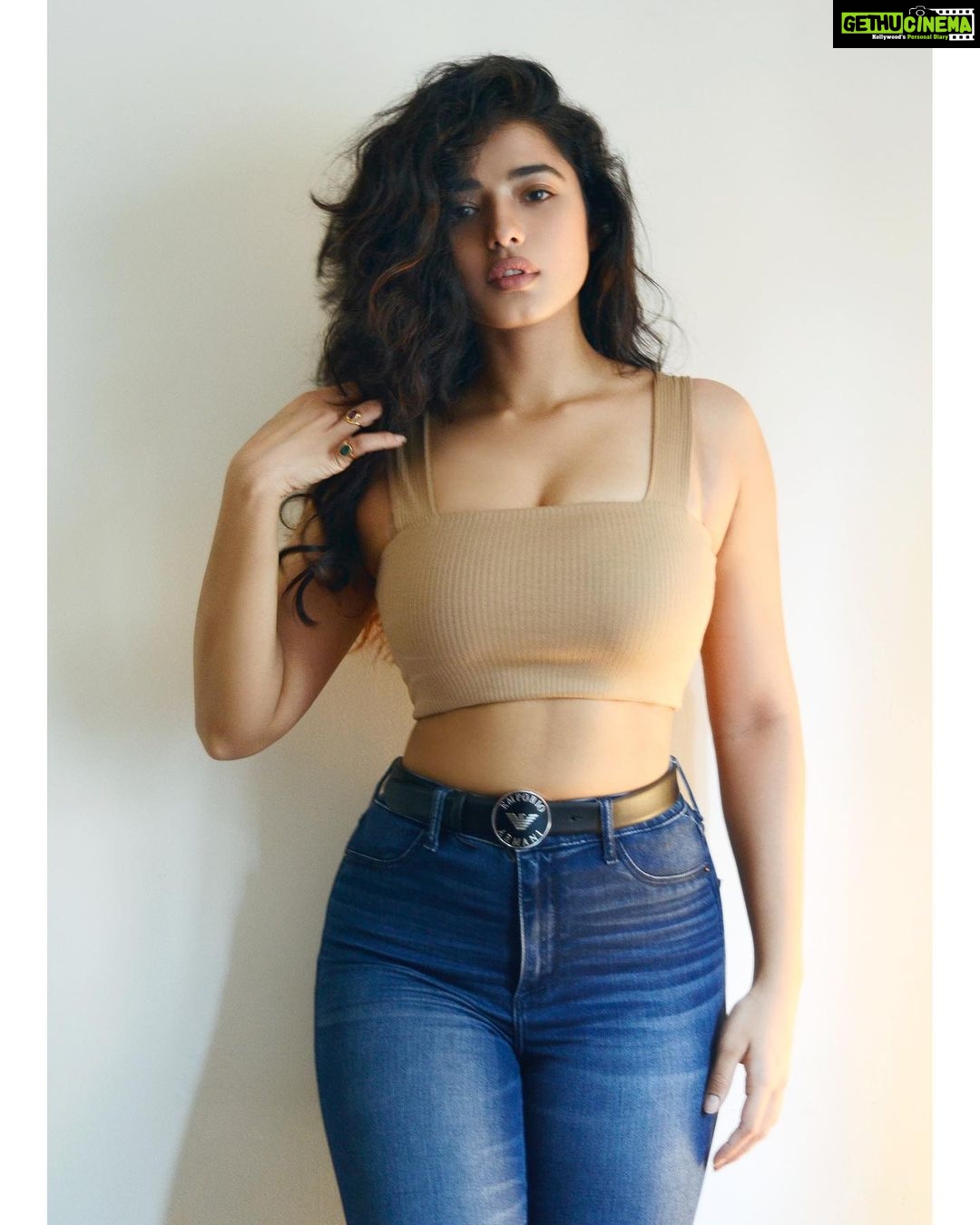 Ketika Sharma Instagram - Hello mid Feb , I’m grateful for you ☘️ 📸 - @shazzalamphotography skin #tones #all #unique #and #beautiful #colours #natural #purity #belief #loveandlight #positivevibes #grateful