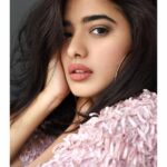 Ketika Sharma Instagram - Be the sunshine you’re looking for 🕊 📷 - @shazzalamphotography #beauty #shots #pink #mess #deep #quotes #mood #behumble #bekind #loveandlight #positivevibes #grateful