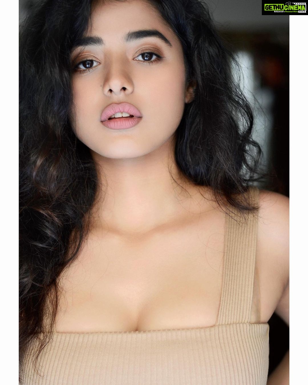 Ketika Sharma Instagram - Black and white or colour ? πΈ- @shazzalamphotography π₯π₯ #dual #closeup #beauty #portrait #blackandwhite #colour #shadesofnude #ombre #lipshade #lovely #shot #throwback #lovethis #loveyourself #gratitude #grateful #loveandlight
