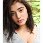 Ketika Sharma Instagram - Your aura , your space is precious , Protect it 🌻 📸 @shazzalamphotography ✨ #positivequotes #selflove #portrait #naturallook #hair #on #point #walk #away #from #toxic #shit #positivevibes #only #please #loveandlight