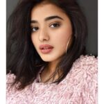 Ketika Sharma Instagram - Be the sunshine you’re looking for 🕊 📷 - @shazzalamphotography #beauty #shots #pink #mess #deep #quotes #mood #behumble #bekind #loveandlight #positivevibes #grateful