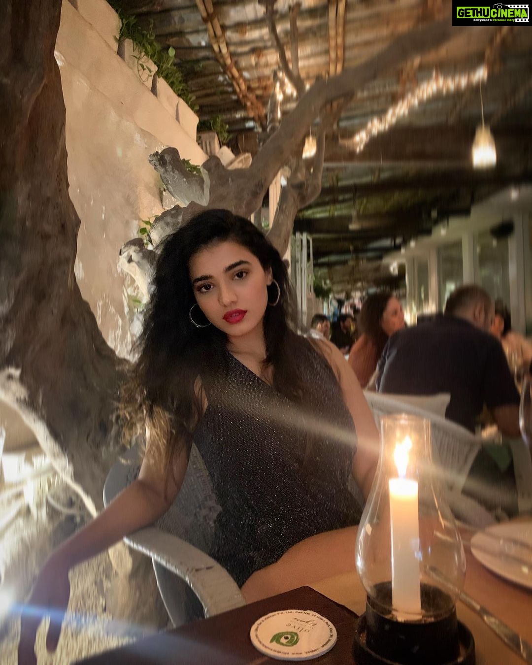 Ketika Sharma Instagram - Candles and evenings 🖤 #subtle #glitter ##jumper #mood #simple #pleasure #and #joy #evening #ootd #strong #vibe #goodvibes #lights #candles #fancy #diner #dinner #with #friends #bffs #grateful #loveandlight