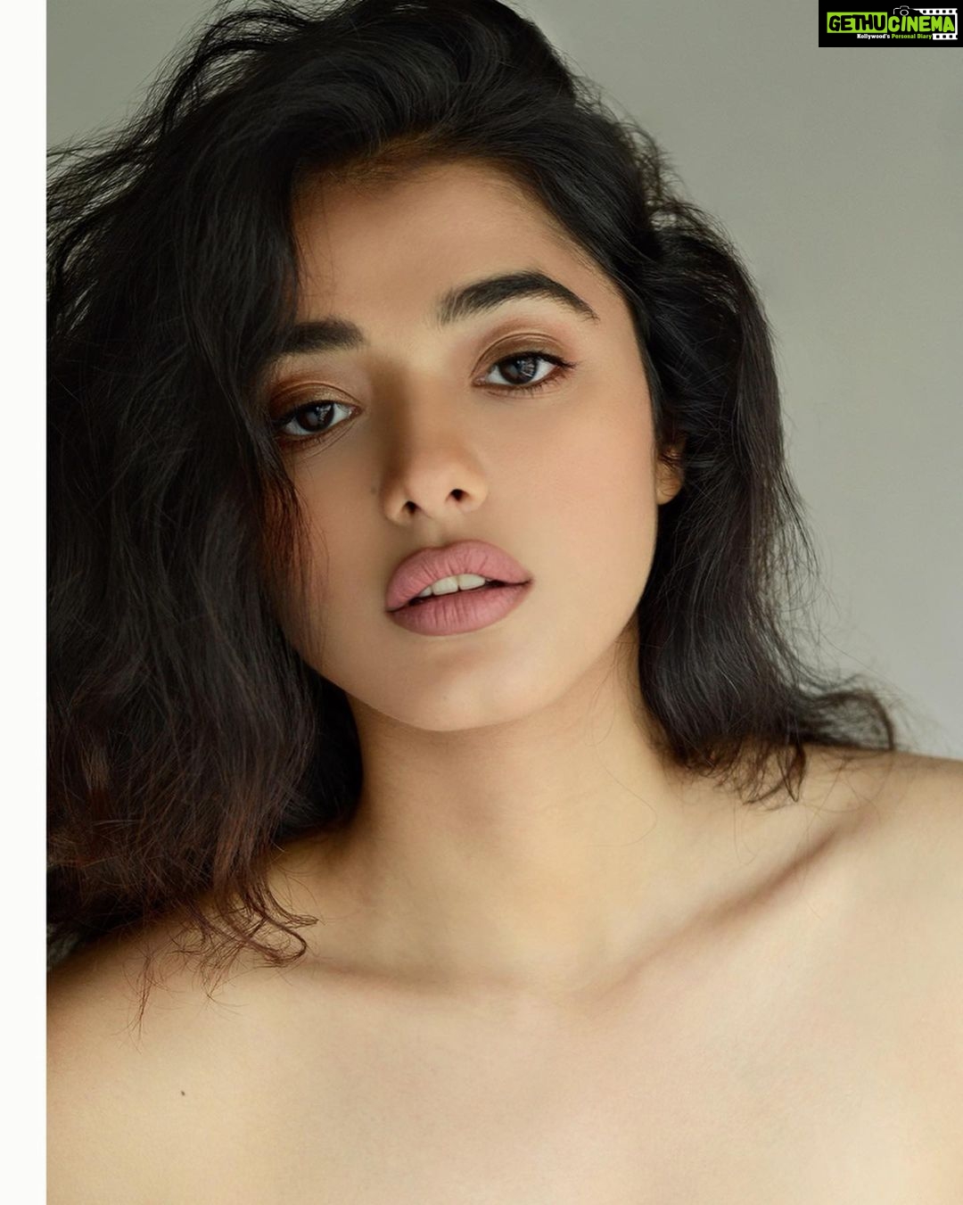 Ketika Sharma Instagram - November you’ve been so kind to me and for that I’m truly grateful😇🙏🏼🕊 📸- @shazzalamphotography #november #end #instagood #beautiful #portrait #beautyshot #shoot #after #long #gratitude #love #light #positivity #instalove #thankfulness #overloaded