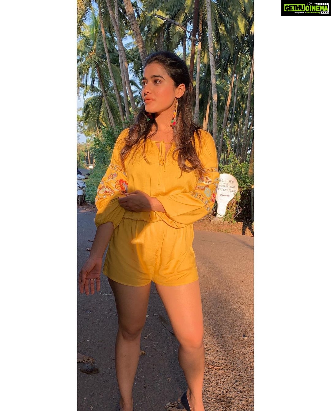 Ketika Sharma Instagram - A candid shot straight from the sets of ROMANTIC with the perfect light and background 😍 #goa #tan #musthave #sunkissed #golden #hour #romantic #shoot #fullswing #gratitude #yellow #my #happy #colour #love #light #positivity #peace 🕊❤️