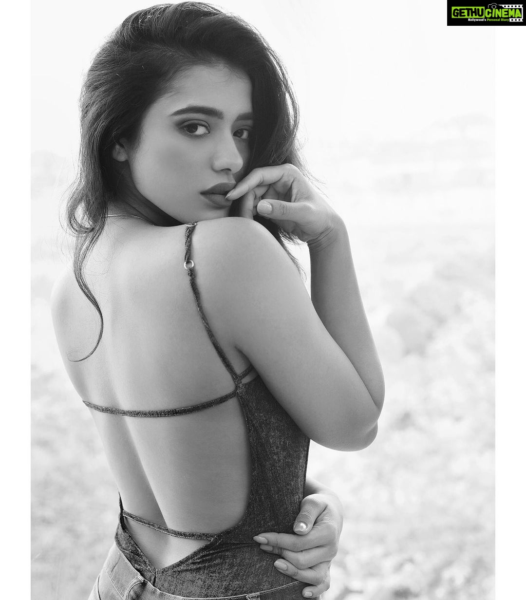 Ketika Sharma Instagram - Entering this week with a lot of oomph ⚡️ shot by @shazzalamphotography #blackandwhite #beautiful #shot #oomph #love #this #shot #positivevibes #great #energy #full #power #loveandlight #peace 🕊🙌🏽