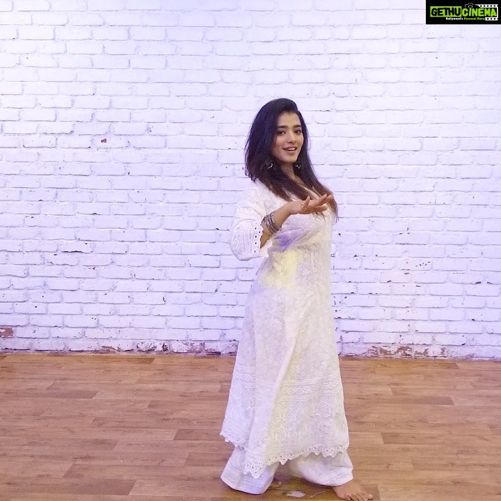 Ketika Sharma Instagram - Those once in a blue moon moods 🕊💕 Choreography- @charvi.b ( patiently taught me this lovely bit 🙈 not my zone but refreshing nonetheless ) Shot and edited by @ruskinfelix #complete #amature #moodboard #soft #stuble #simple #indian #dances #white #graceful #pieces #gratitude #love #for #learning #loveandlight