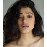 Ketika Sharma Instagram - November you’ve been so kind to me and for that I’m truly grateful😇🙏🏼🕊 📸- @shazzalamphotography #november #end #instagood #beautiful #portrait #beautyshot #shoot #after #long #gratitude #love #light #positivity #instalove #thankfulness #overloaded