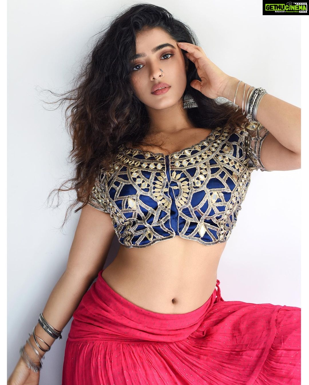 Ketika Sharma Instagram - Loving the different frames of this particular shoot .... ๐ธ- @shazzalamphotography #post #after #long #indian #shoot #ethnic #raw #rustic #mirror #rajasthani #wear #wild #hair #nose #ring #postive #vibe #gratitude #goodlife #loveandlight