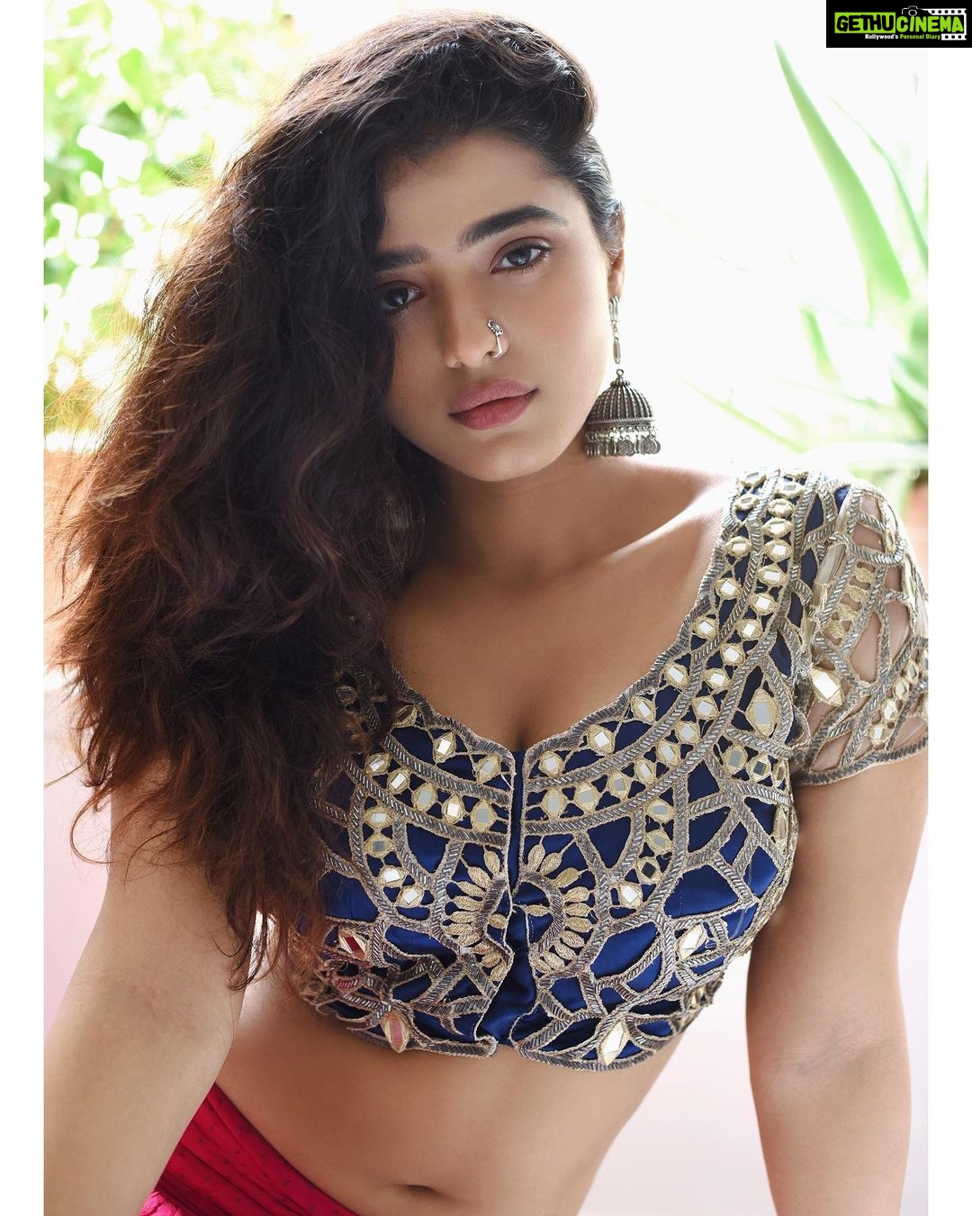 Ketika Sharma Instagram - Something about mirror-work 💯 lovely shots by @shazzalamphotography #morning #post #mirror #work #rajasthani #feels #ethnic #indian #outfits #authentic #vibe #loveandlight #gratitude #positivevibes
