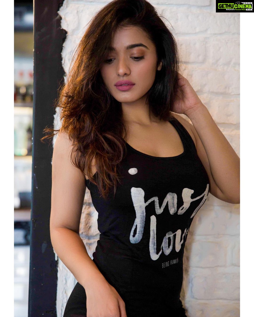Ketika Sharma Instagram - A world where roses bloom 🦋 📸- @palashvphoto #lavieenrose #lyrics #words #thoughts #positivevibes #instapic #postoftheday #thankful #loveandlight