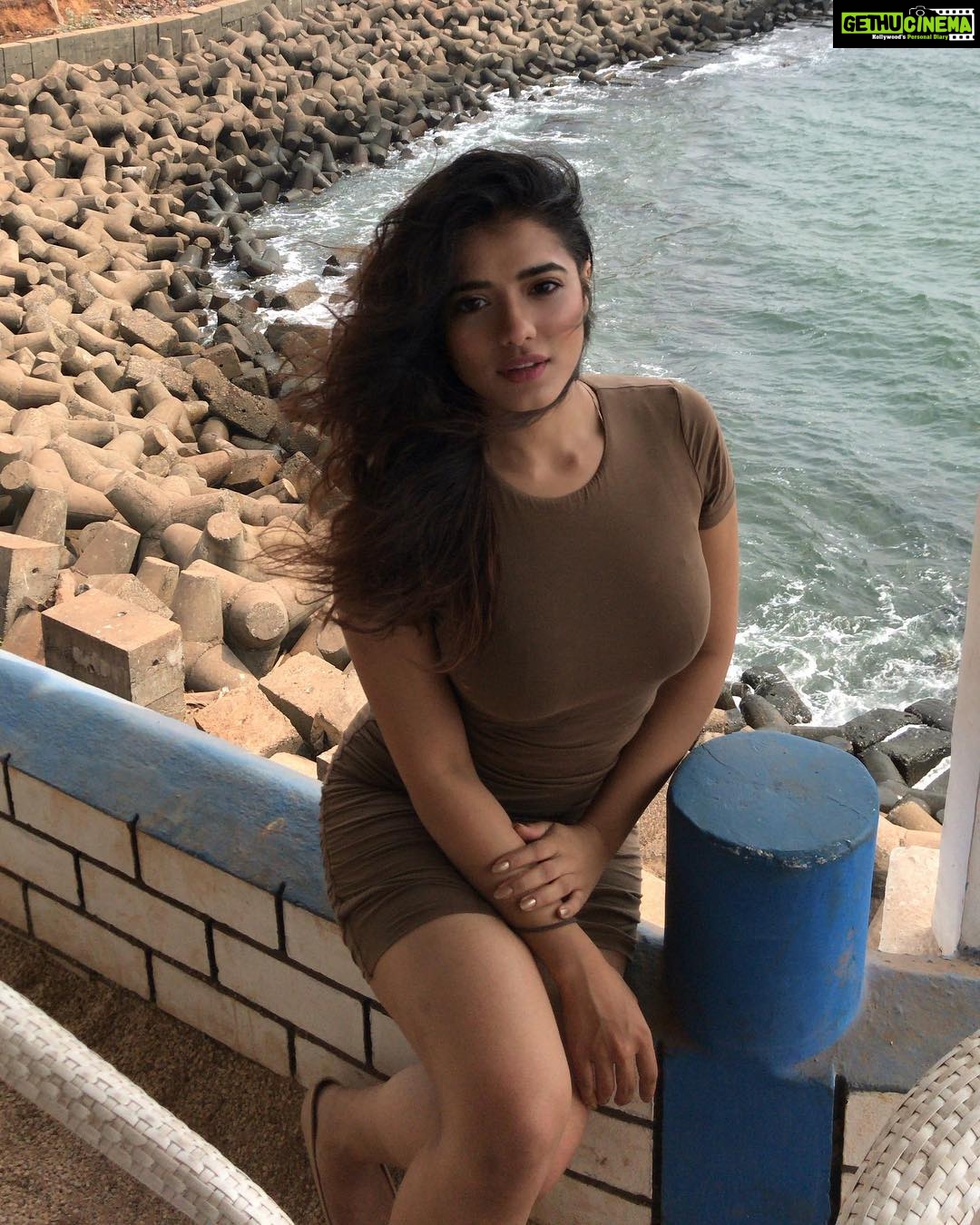 Ketika Sharma Instagram - Goa I miss you #throwback #to #that #lovely #day #lunching #with #the #best #mood #takemeback #goa #beauty #persona #postivity #gratitude #love #light