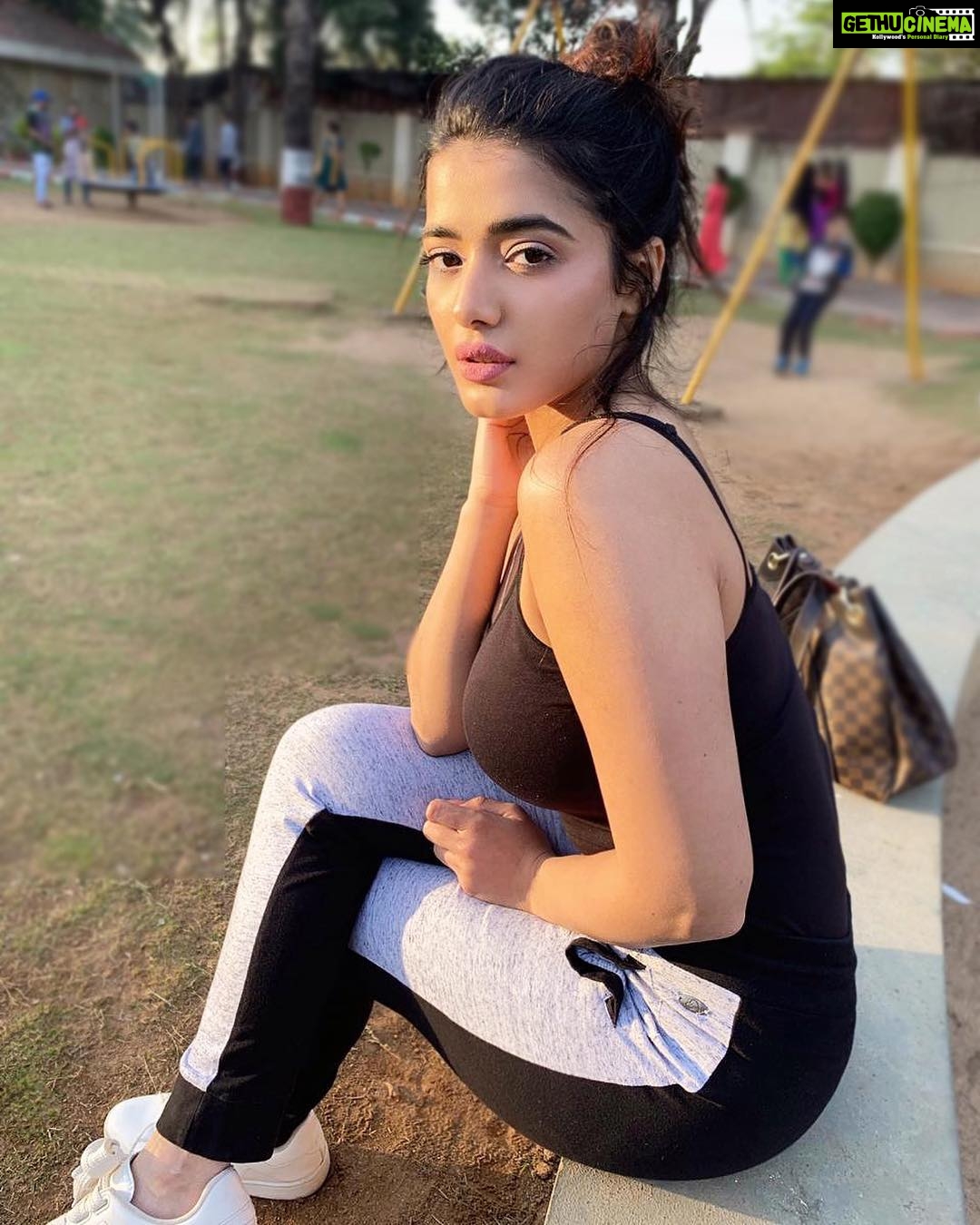 Ketika Sharma Instagram - Some golden hour sun please 📸 - @chasinggmagic #mumbai #evening #jog #golden #hour #sunkissed #pic #best #stress #release #loveandlight