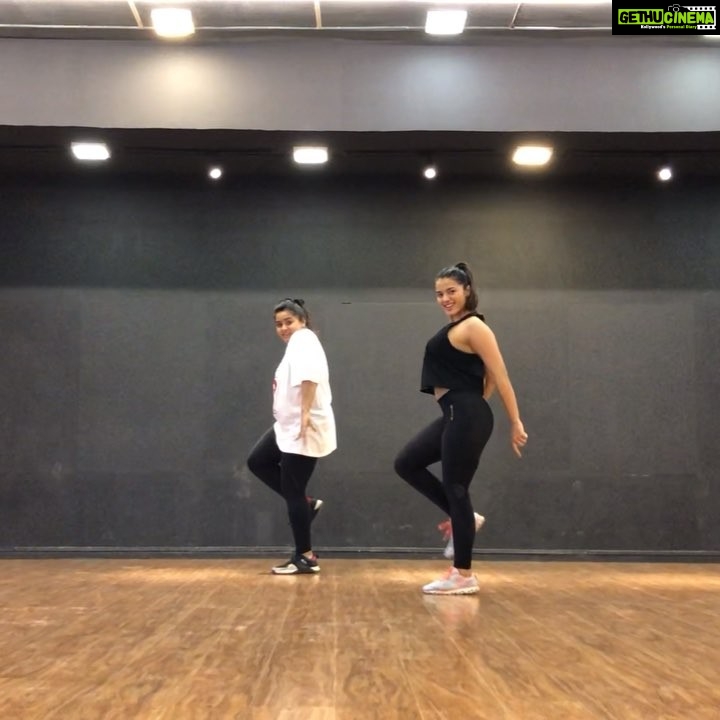 Ketika Sharma Instagram - Thatโs a slightly challenging one but SUPER FUN ๐๐ผ choreography - @simranjat__ ๐ #cover #dances #casual #lessons #uploads #love #dancing #grateful #positivity #feeds #the #soul #mumbai #art #dance #instagramer #gram #it #loveandlight