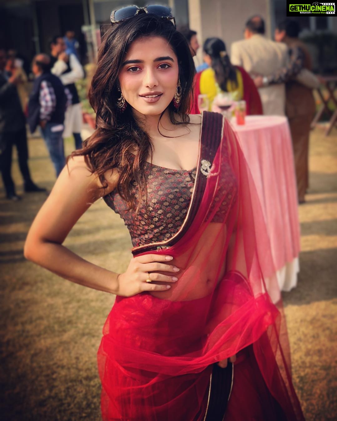 Ketika Sharma Instagram - I always feel so strongly about this colour ! Never lets me down 😉 #delhi #functions #red #net #frill #saree #mehendi #superfun #loveandlight #positivevibes #happiness #grateful Noida