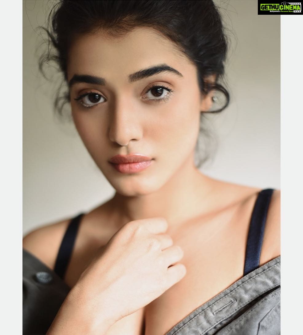 Ketika Sharma Instagram - The first post for this year has to be a click of @shazzalamphotography . Shazz you’ve given me my best clicks of 2018 🤗 thank you , you’re a star. #newyear #2019 #big #dreams #goodvibes #correct #attitude #gogetter #thankful #gratitude #grateful #postivity #feeds #soul