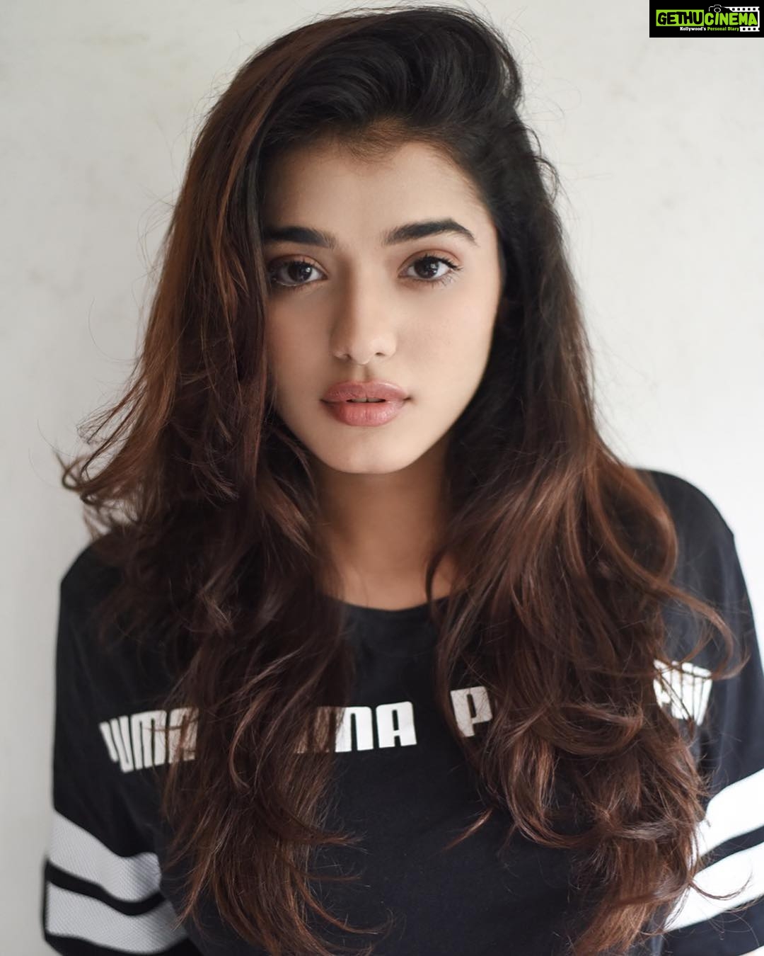 Ketika Sharma Instagram - Haha , my typical look ! Happy weekend 🔥 #puma #monochrome #blackandwhite #active #fitness #sportswear #cool #as #grateful #goodday