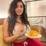Ketika Sharma Instagram - Mango cheesecake anyone? 🤤 📸 - @kavyamisraa 😘 #summer #love #mango #cheesecake #cheatmeal #catchingup #after #forever #besttime #gratefulheart #blessed #gratitude #loveandlight