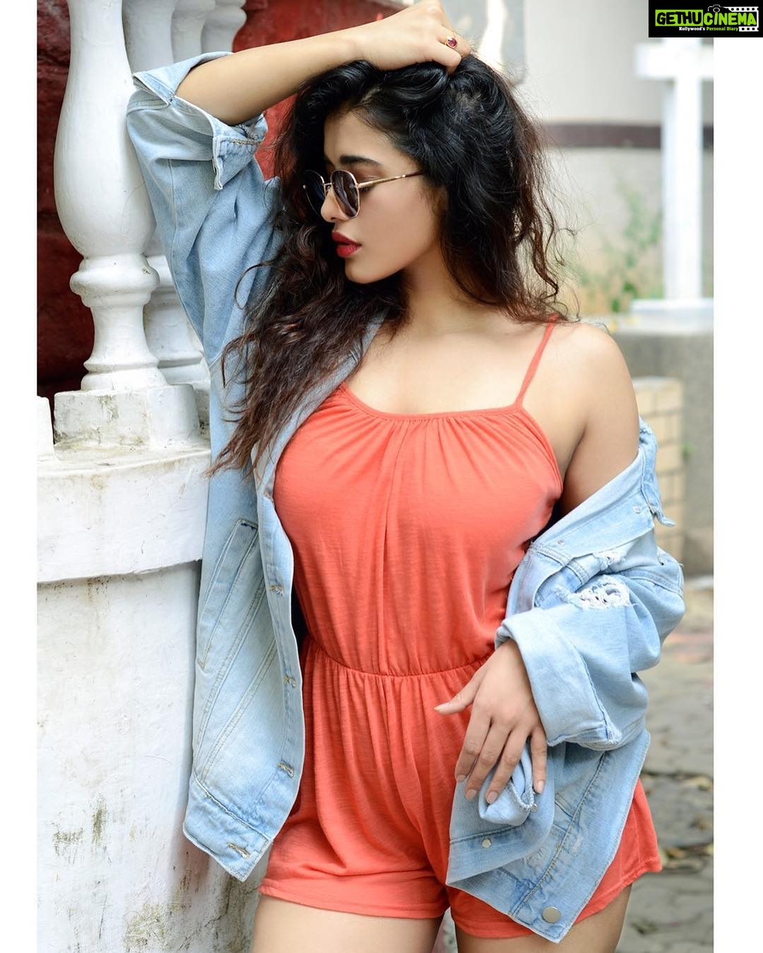 Ketika Sharma Instagram - Have to be bomb clicks when @shazzalamphotography is taking them ! #click #lovethem #sass #orange #orangeisthenewblack #denim #oversize #love #light #grateful Bandra, Mumbai