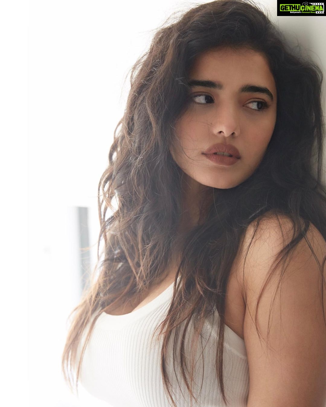 Ketika Sharma Instagram - Wild hair, Happy heart π§π»ββοΈ πΈ - @palashvphoto ππΌ #basic #look #moodbaord #portrait #casual #shoot #at #home #naturalhairdoescare #naturallight #white #denim #tank #shorts #wildhair #wholemood #goodvibe #healthyheart #grateful #loveandlight