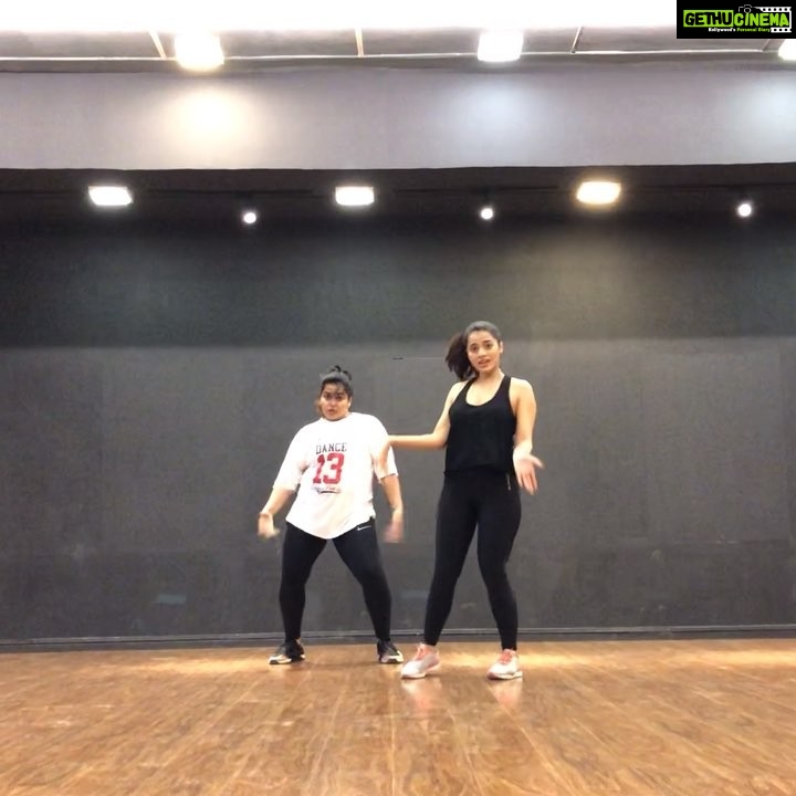 Ketika Sharma Instagram - Thatโs a slightly challenging one but SUPER FUN ๐๐ผ choreography - @simranjat__ ๐ #cover #dances #casual #lessons #uploads #love #dancing #grateful #positivity #feeds #the #soul #mumbai #art #dance #instagramer #gram #it #loveandlight