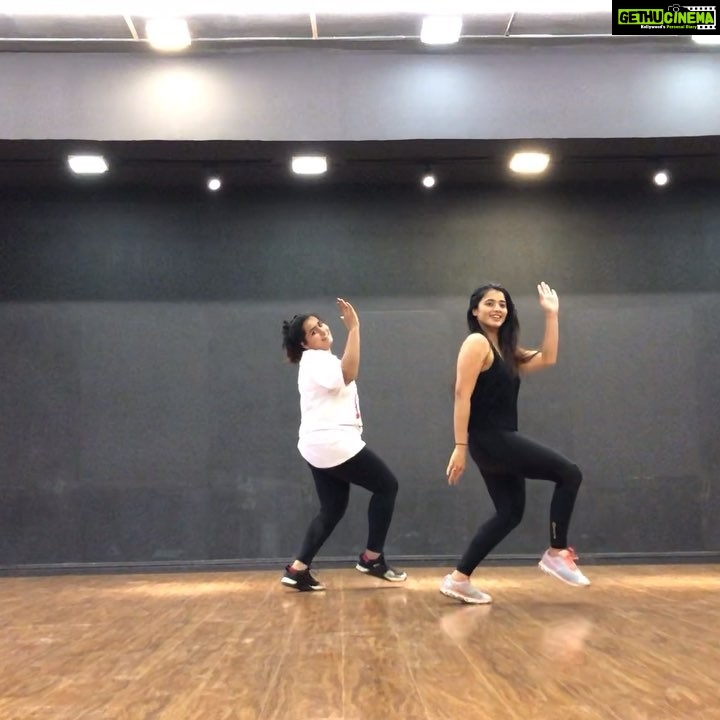 Ketika Sharma Instagram - Thatโs a slightly challenging one but SUPER FUN ๐๐ผ choreography - @simranjat__ ๐ #cover #dances #casual #lessons #uploads #love #dancing #grateful #positivity #feeds #the #soul #mumbai #art #dance #instagramer #gram #it #loveandlight
