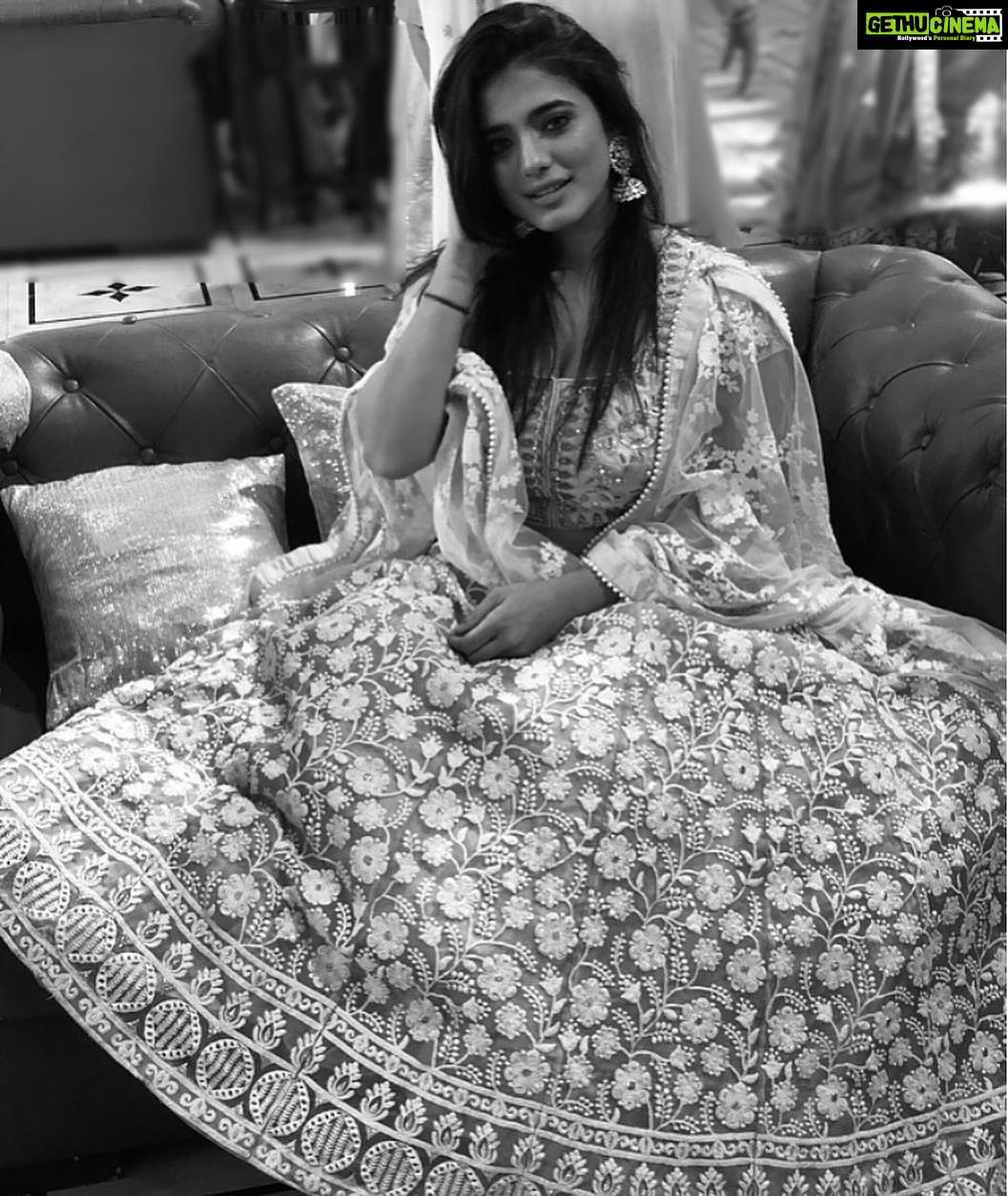 Ketika Sharma Instagram - Gentle and genuine Wardrobe - @flyrobe #delhi #functions #throwback #goodtime #flyrobe #niyoosh #handwork #gorgeous #lehenga #positivevibes #smile #grateful #loveandlight