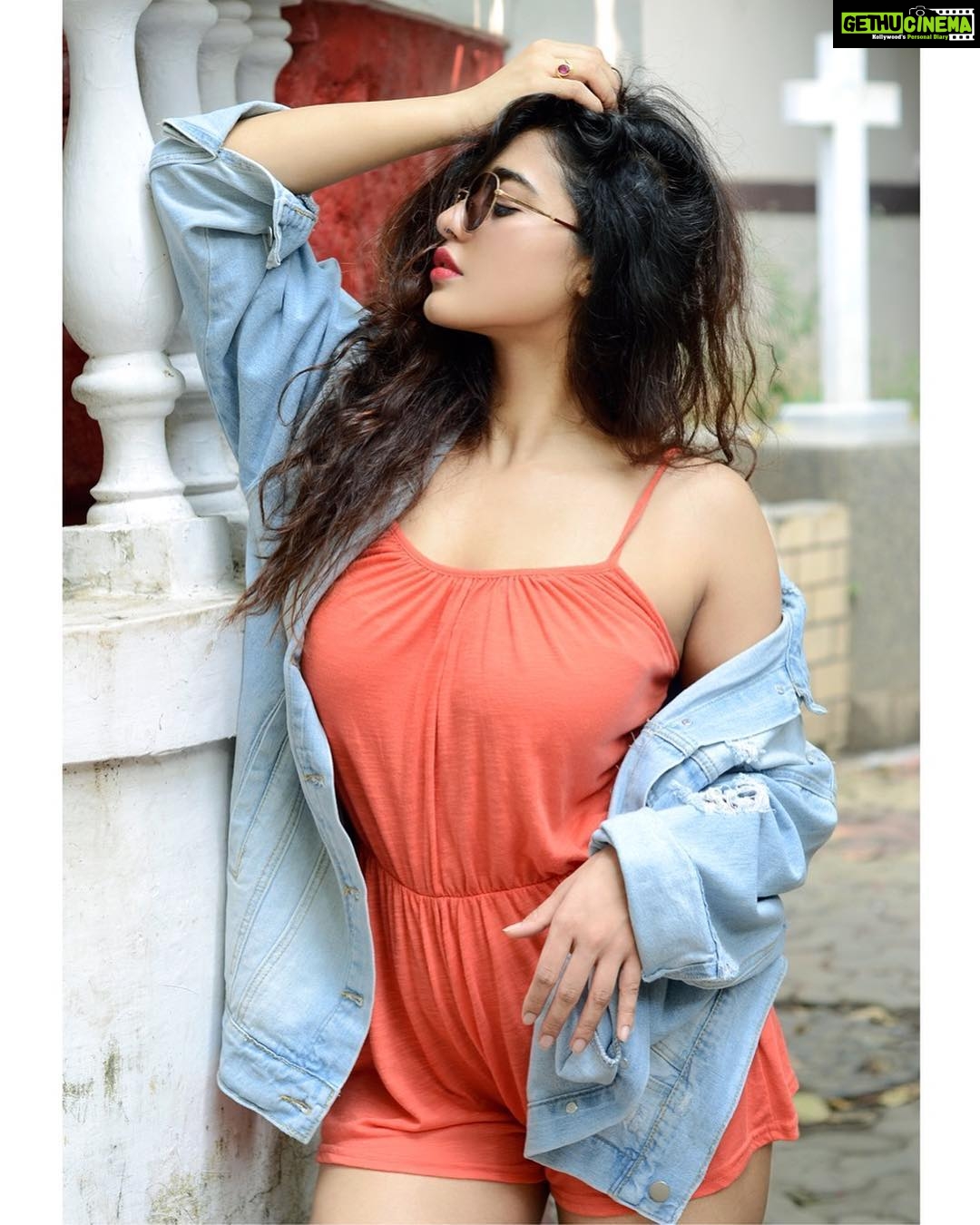 Ketika Sharma Instagram - Have to be bomb clicks when @shazzalamphotography is taking them ! #click #lovethem #sass #orange #orangeisthenewblack #denim #oversize #love #light #grateful Bandra, Mumbai