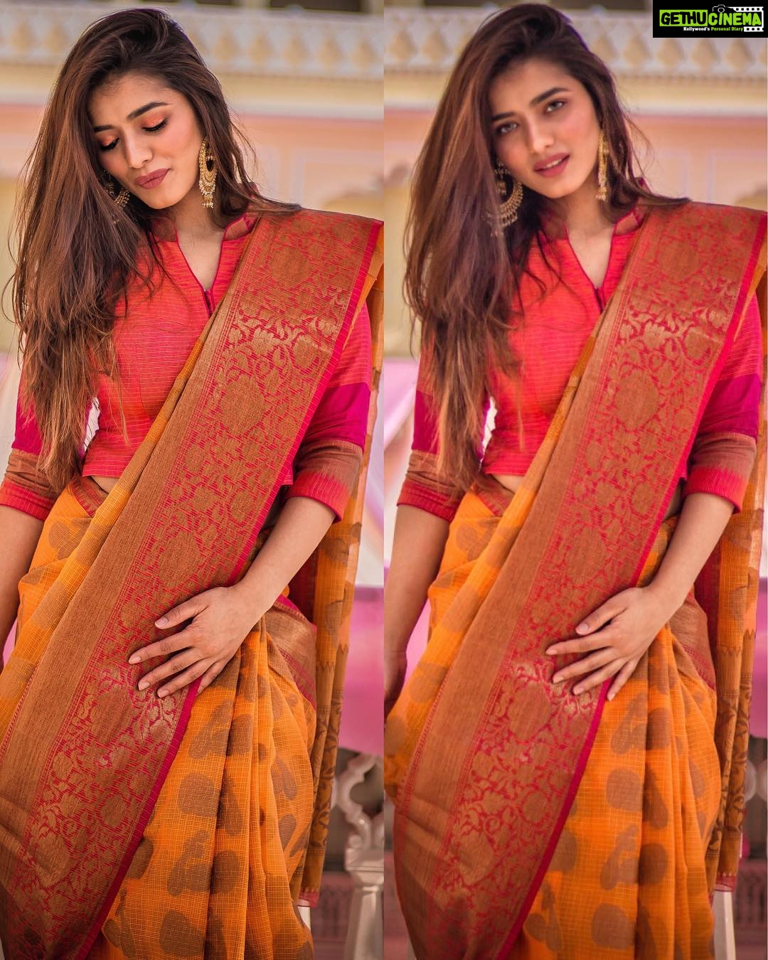 Ketika Sharma Instagram - A saree pic today seems ideal 😜. Picture credits - @ankit_deshmukh #saree #gorgeous #ethnic #ethnicwear #speculation #always #around #begrateful #stayhappy #staypositive #stayblessed #haveagreatday