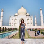 Ketika Sharma Instagram - And I finally visited the ever so beautiful , Taj Mahal 😇 with my lovelies 😘😘 @chasinggmagic @kavya96 (PICTURE CREDITS ALWAYS ❤️) and @vidushikhattri #traveldiaries #tajmahal #white #beautiful #mesmerizing #dream #instagramer #naturalbeauty #haveagreatday #stayblessed