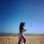 Ketika Sharma Instagram – Thank you so much for 700K everybody … lots of love to my followers …. ❤️ #tb #major #throwback #australia #love #the #world #melbourne #altonabeach #beach #instadaily #instagram #havefun