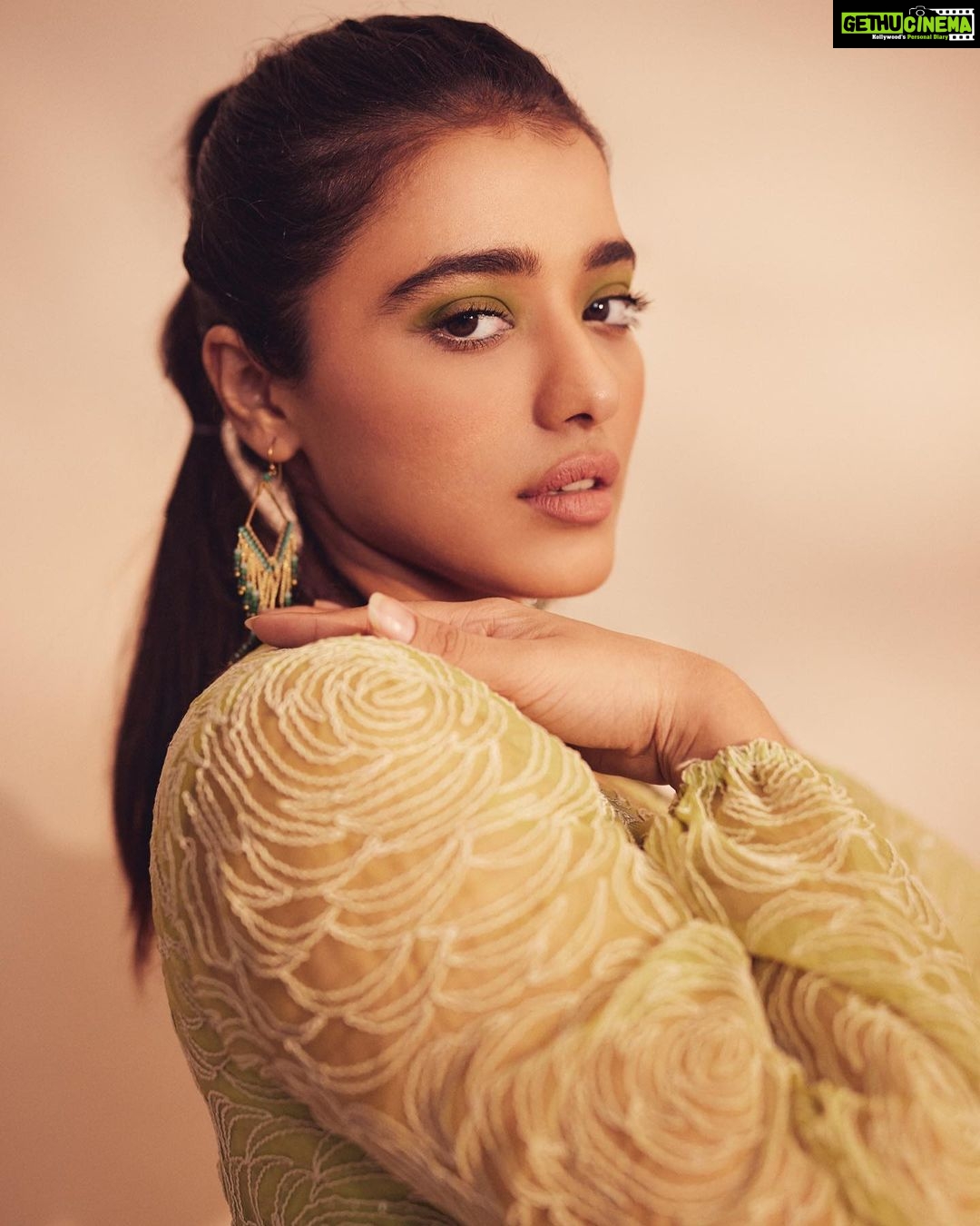 Ketika Sharma Instagram - The art of eye contact 💚 Styled by @rashmitathapa Wearing @apekshathelabel Earrings @spillthebead Styling team @aishwarya128 Shot by @arifminhaz Photo Asst @thejaswitanneru #loveandlight #styled #tb #collab